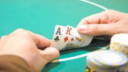 Jugar A-K sin conectar en el flop